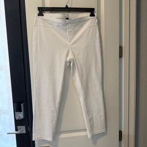 HUE Women's Capri Leggings white